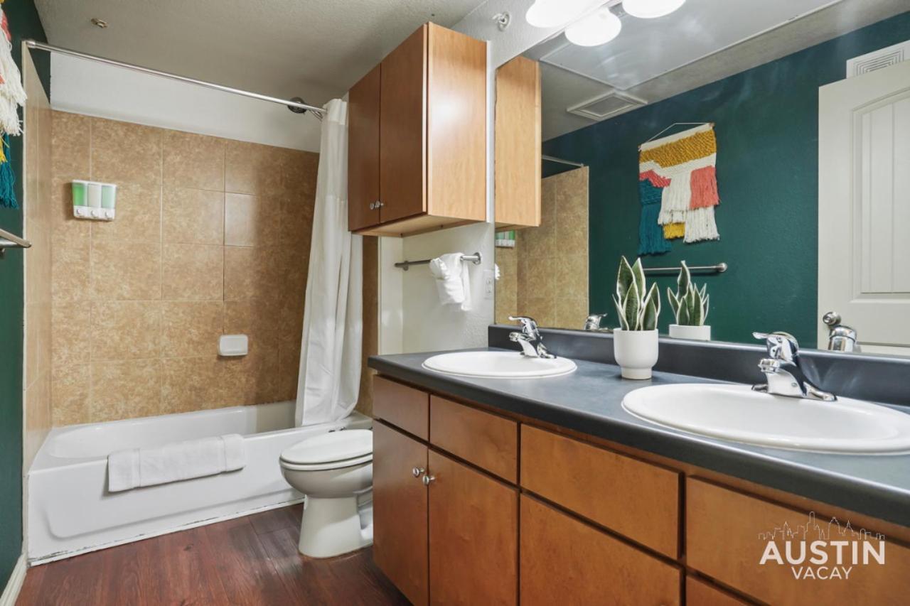 Apartament Stylish 4Br With Smart Tv And Free Garage Parking Austin Zewnętrze zdjęcie